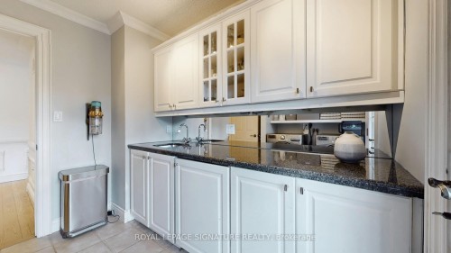 4086 Summit Court, Mississauga, ON - Indoor Photo Showing Kitchen