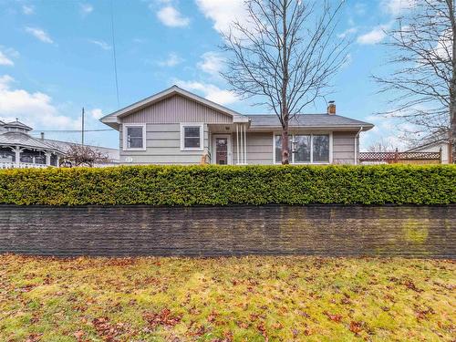 83 Victoria Road  Bridgewater, NS B4V 2N4