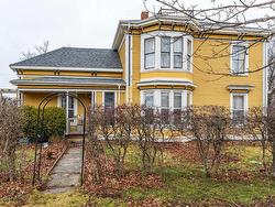 45 Alma Street  Yarmouth, NS B5A 3G7