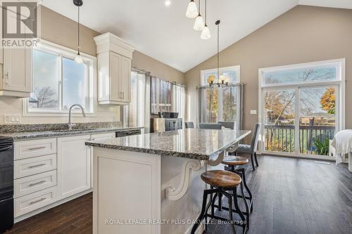 71 Locheed Drive, Hamilton, ON - Indoor Photo Showing Kitchen With Upgraded Kitchen