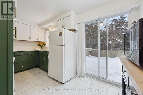 11 Ingleside Drive, Kitchener, ON - Indoor Photo Showing Kitchen