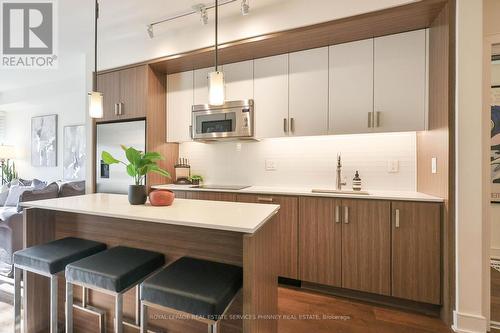 332 - 1575 Lakeshore Road W, Mississauga, ON - Indoor Photo Showing Kitchen With Upgraded Kitchen