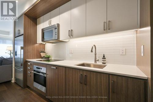332 - 1575 Lakeshore Road W, Mississauga, ON - Indoor Photo Showing Kitchen With Upgraded Kitchen