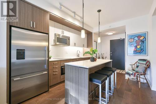 332 - 1575 Lakeshore Road W, Mississauga, ON - Indoor Photo Showing Kitchen With Upgraded Kitchen