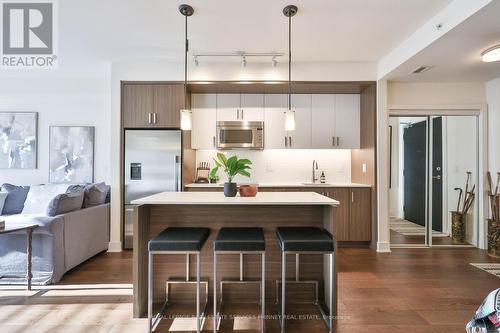 332 - 1575 Lakeshore Road W, Mississauga, ON - Indoor Photo Showing Kitchen With Upgraded Kitchen