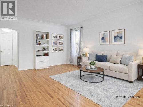 773 Queensdale Avenue E, Hamilton, ON - Indoor Photo Showing Living Room