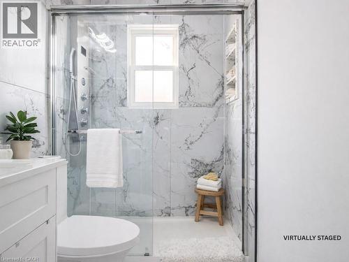 773 Queensdale Avenue E, Hamilton, ON - Indoor Photo Showing Bathroom