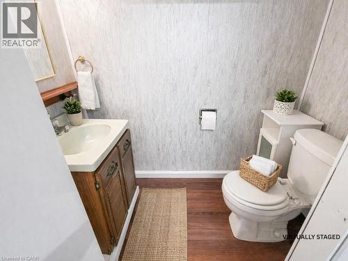 773 Queensdale Avenue E, Hamilton, ON - Indoor Photo Showing Bathroom