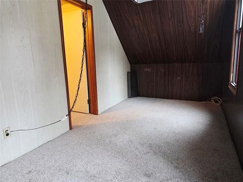 370 Leadenhall Street, Kimberley, BC - Indoor Photo Showing Other Room