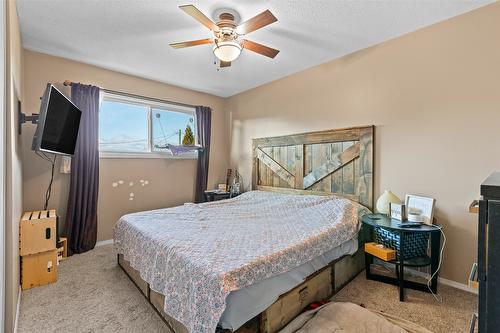 715 9Th Avenue, Creston, BC - Indoor Photo Showing Bedroom