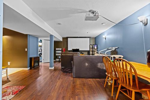 715 9Th Avenue, Creston, BC - Indoor