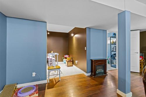 715 9Th Avenue, Creston, BC - Indoor With Fireplace