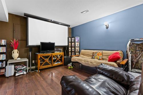 715 9Th Avenue, Creston, BC - Indoor