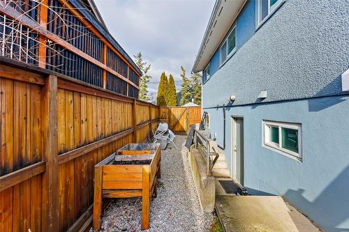 715 9Th Avenue, Creston, BC - Outdoor With Exterior