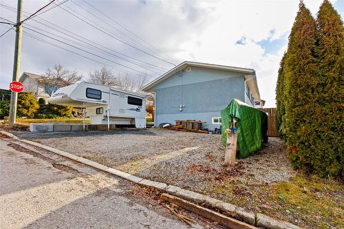 715 9Th Avenue, Creston, BC - Outdoor