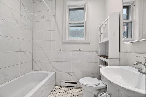 Bathroom - 2324 Av. Belgrave, Montréal (Côte-Des-Neiges/Notre-Dame-De-Grâce), QC - Indoor Photo Showing Bathroom