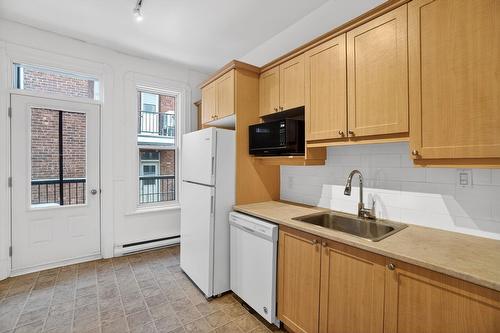 Kitchen - 2324 Av. Belgrave, Montréal (Côte-Des-Neiges/Notre-Dame-De-Grâce), QC - Indoor Photo Showing Kitchen