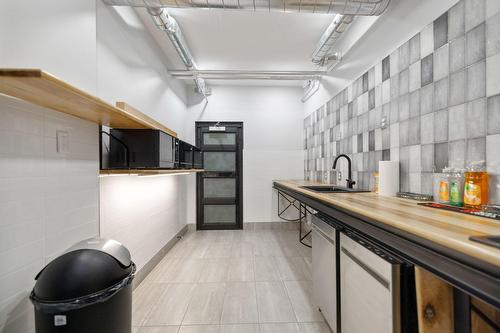 Cafétéria - 126-148 Ch. Watchorn, Morin-Heights, QC - Indoor Photo Showing Kitchen