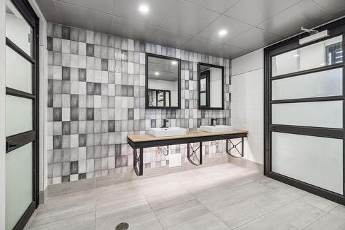 Bathroom - 122-148 Ch. Watchorn, Morin-Heights, QC - Indoor Photo Showing Other Room