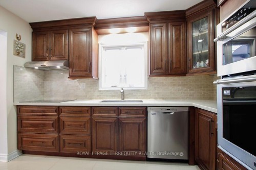 3068 Cantelon Crescent, Mississauga, ON - Indoor Photo Showing Kitchen