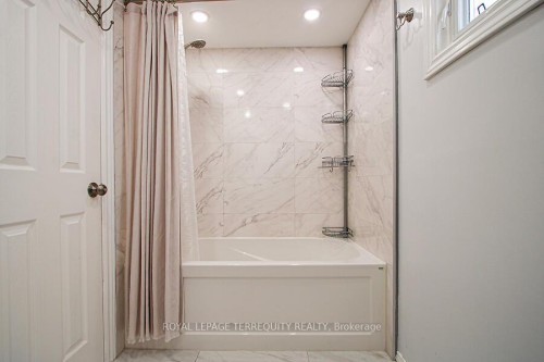 3068 Cantelon Crescent, Mississauga, ON - Indoor Photo Showing Bathroom