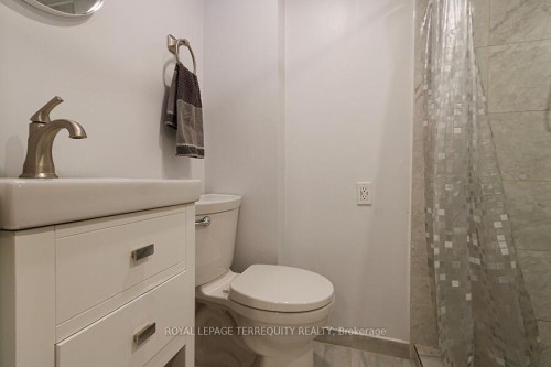3068 Cantelon Crescent, Mississauga, ON - Indoor Photo Showing Bathroom