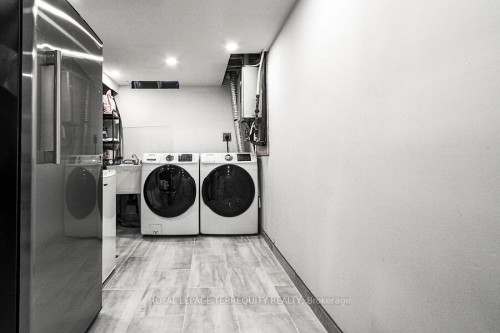 3068 Cantelon Crescent, Mississauga, ON - Indoor Photo Showing Laundry Room