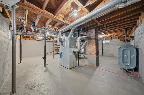 Cave/Chambre froide - 480 Rue May, Coaticook, QC - Indoor Photo Showing Basement