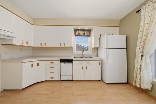 Cuisine - 480 Rue May, Coaticook, QC - Indoor Photo Showing Kitchen With Double Sink