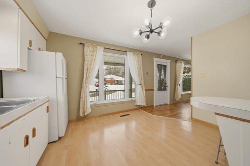 Salle à manger - 480 Rue May, Coaticook, QC - Indoor Photo Showing Kitchen With Double Sink