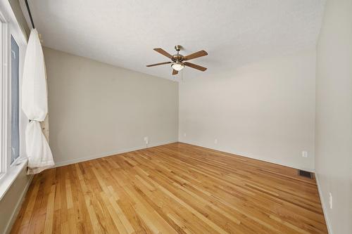 Salon - 480 Rue May, Coaticook, QC - Indoor Photo Showing Other Room