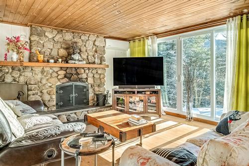 Salon - 977 Ch. Notre-Dame, Sainte-Adèle, QC - Indoor Photo Showing Living Room With Fireplace