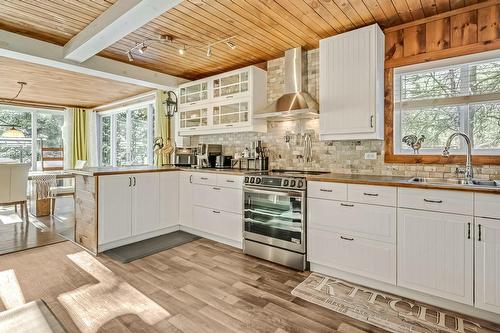 Cuisine - 977 Ch. Notre-Dame, Sainte-Adèle, QC - Indoor Photo Showing Kitchen With Double Sink