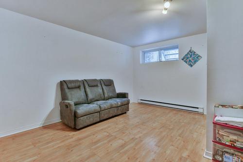 Salle familiale - 811 Rue Primeau, Saint-Eustache, QC 