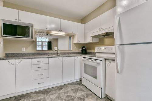 Cuisine - 811 Rue Primeau, Saint-Eustache, QC 