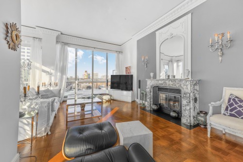 Living Room - 901-801 Rue De La Commune E., Montréal (Ville-Marie), QC - Indoor Photo Showing Living Room With Fireplace