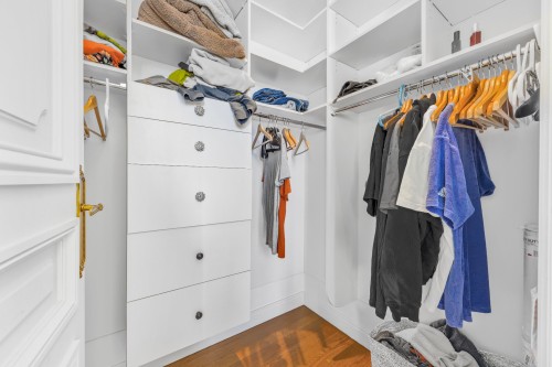 Closet - 901-801 Rue De La Commune E., Montréal (Ville-Marie), QC - Indoor With Storage