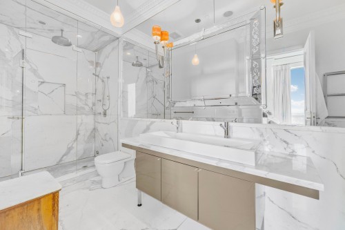 Master Bathroom - 901-801 Rue De La Commune E., Montréal (Ville-Marie), QC - Indoor Photo Showing Bathroom