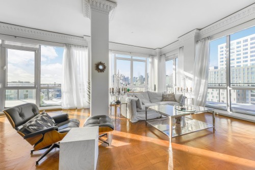 Living Room - 901-801 Rue De La Commune E., Montréal (Ville-Marie), QC - Indoor Photo Showing Living Room