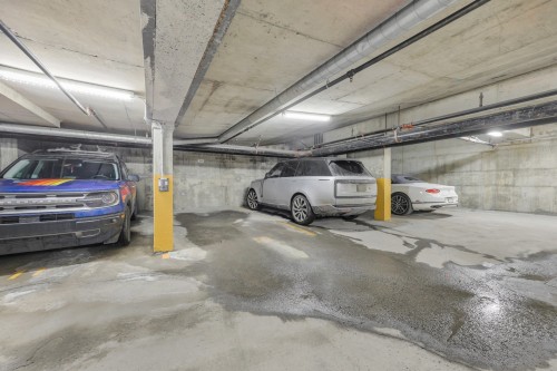 Garage - 901-801 Rue De La Commune E., Montréal (Ville-Marie), QC - Indoor Photo Showing Garage