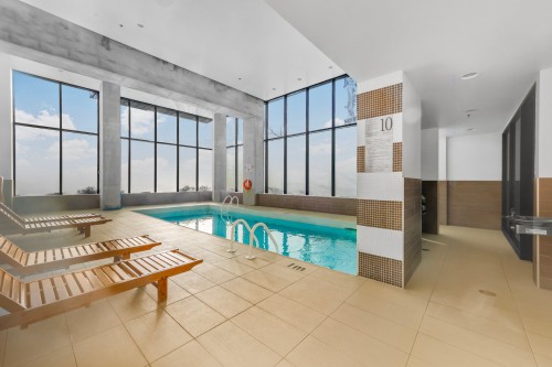 Pool - 901-801 Rue De La Commune E., Montréal (Ville-Marie), QC - Indoor Photo Showing Other Room With In Ground Pool