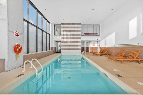 Pool - 901-801 Rue De La Commune E., Montréal (Ville-Marie), QC - Indoor Photo Showing Other Room With In Ground Pool