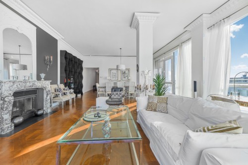 Living Room - 901-801 Rue De La Commune E., Montréal (Ville-Marie), QC - Indoor Photo Showing Living Room With Fireplace