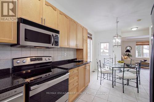 2446 Sutton Drive, Burlington, ON - Indoor Photo Showing Kitchen