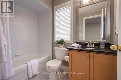 2446 Sutton Drive, Burlington, ON - Indoor Photo Showing Bathroom