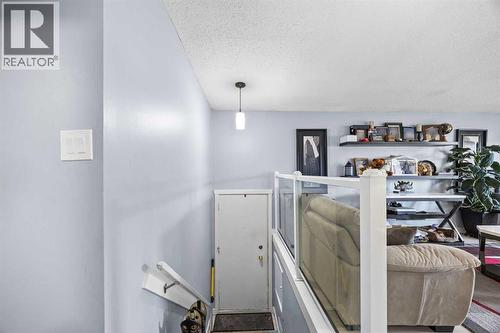 Unit 4 entrance - 11254 6 Street Sw, Calgary, AB - Indoor