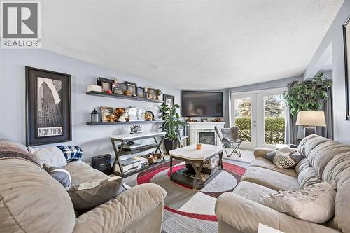 Unit 4 living room - 11254 6 Street Sw, Calgary, AB - Indoor Photo Showing Living Room