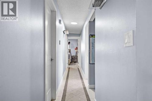 11254 6 Street Sw, Calgary, AB - Indoor Photo Showing Other Room