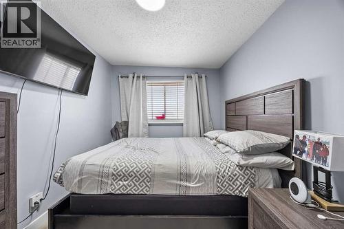 unit 4 bedroom 3 - 11254 6 Street Sw, Calgary, AB - Indoor Photo Showing Bedroom