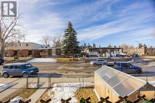 11254 6 Street Sw, Calgary, AB - Outdoor